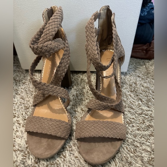 Taupe neutral color heels, heeled Sandals. Block heel. Perfect condition. - Picture 3 of 5